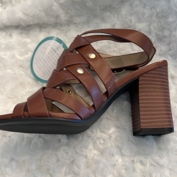 New with tags, Andrew Geller brown wood stacked heel sandal - Picture 5 of 7